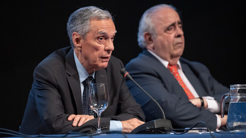 *Ing. Julio Fernández e Ing. Lucio Cáceres, presidente y vicepresidente, respectivamente, de la Academia Nacional de Ingeniería del Uruguay, durante la entrega de premios del Concurso 2023 de Tesis y Trabajos Finales*