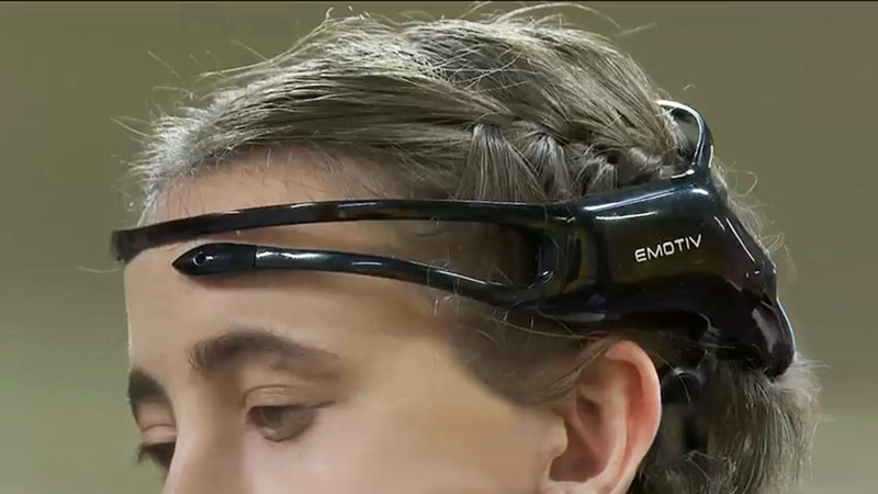 Electroencefalograma portátil que registra la actividad cerebral