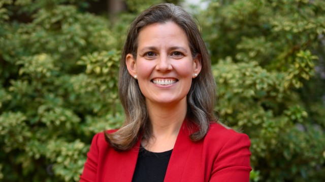 Julia
                                            Andrle, MBA