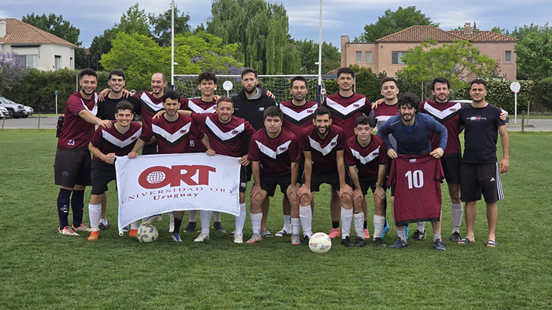 *Equipo de fútbol masculino de la Universidad ORT Uruguay*