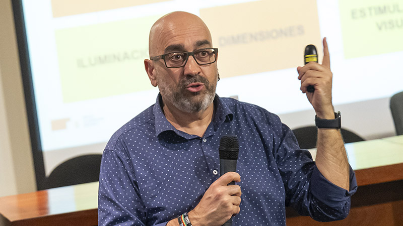 Guillermo Bautista durante la conferencia "Espacios educativos para la mejora del aprendizaje".